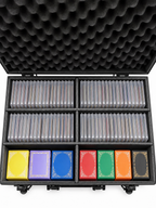 RELICASE Valigetta Rigida per Carte Gradate e Deck Box TCG, 6 Scomparti Imbottiti, Interno Protettivo, Doppia Chiusura con Chiavi e Maniglia, Custodia da Trasporto per Carte Collezionabili